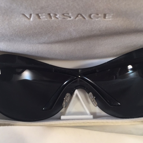 Versace Sunglasses w/Case - Picture 6 of 6